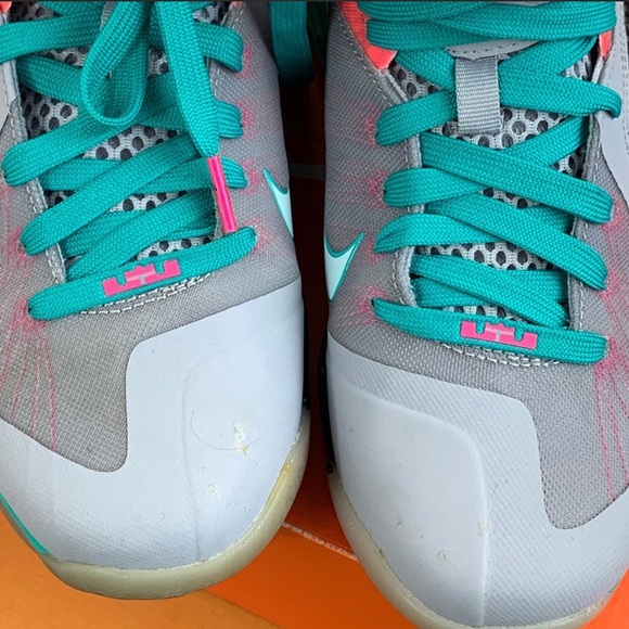 Lebron James 9 south beach sneakers 💙💗 - Picture 2 of 4